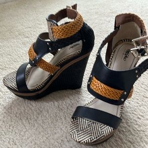 Mixed textile wedge sandals